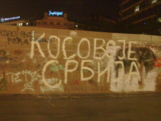 графит на Тргу републике на "Берлинксом зиду"